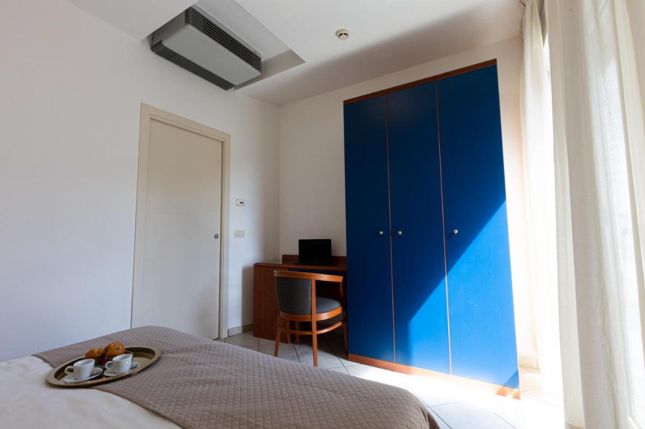 רימיני Residence Mimosa מראה חיצוני תמונה